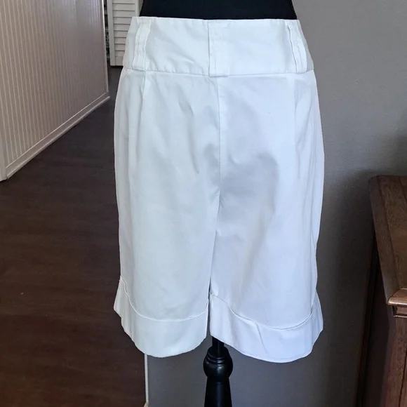 Never Worn Women's Size 14 White Shorts with a 20 in. length made with 3% Spand - Picture 2 of 5